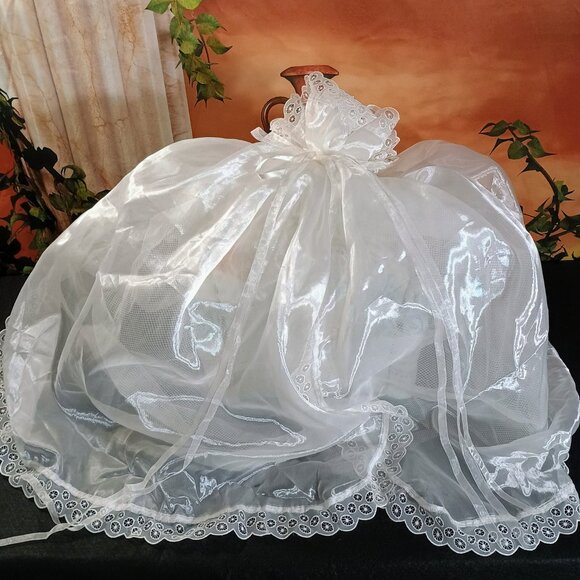 EUC: Handmade Bassinet Diaper Cake Great For Baby Shower Centerpiece - Picture 3 of 9